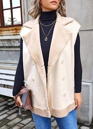Тепла легенька жилетка безрукавка