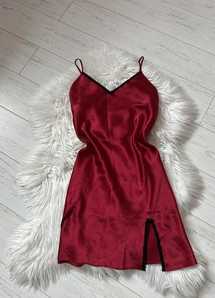 Сатинова червона нічна сорочка