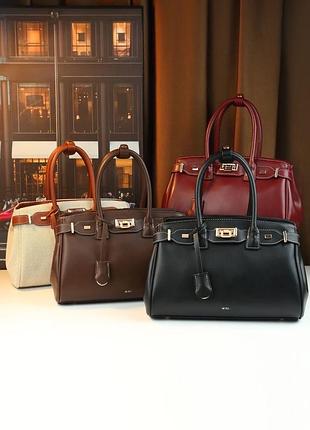 Сукня жіноча середнього розміру