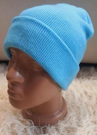 Голубая двойная вязаная шапка в рубчик