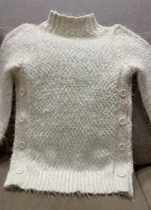 Ошатний білосніжний светрик травка.