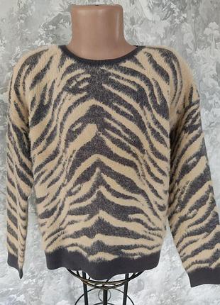 Теплый свитер в тигровый принт на 8-9 лет