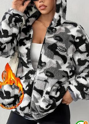 Женская элегантная зимняя кофта на молнии.