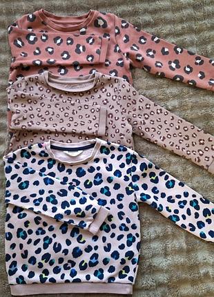 Набор свитшотов на флисе, известных брендов. на возраст 3/4рочки(104-110см). в отличном состоянии.