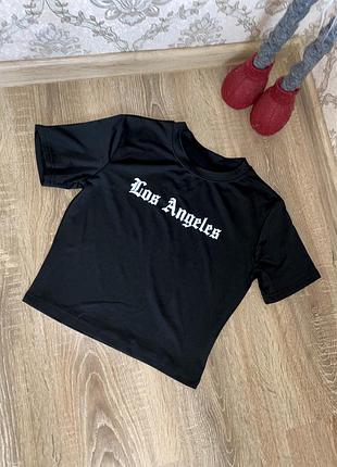 Жіночий топ-футболка чорного кольору