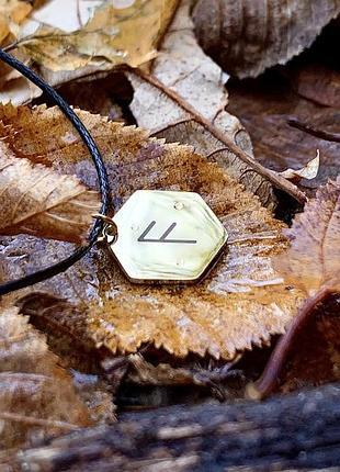 Підвіс кулон з руною ансуз форма сота в золотому кольорі (