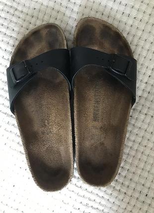 Чорні шльопанці birkenstock 38