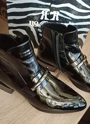 Ботильони, напівчобітки з натур.шкіри,лакові,чорні