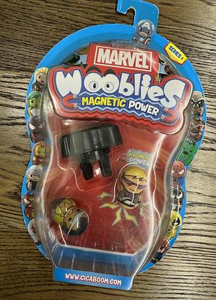 Ігровий набір marvel wooblies, 2 магнітні фігурки з пусковим пристроєм