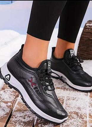 Женские высококачественные зимние кроссовки.