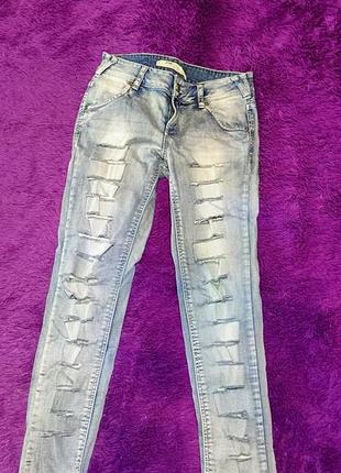 Джинсы скинни