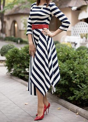 Сукня з асиметричною спідницею