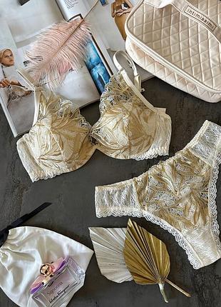 Розкішний комплект білизни від intimissimi