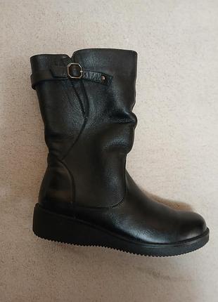 Зимние кожаные сапоги на меху