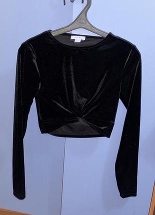 Велюрова кофта з акцентом на грудях