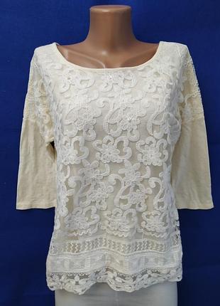Кофточка с кружевом молочного цвета
