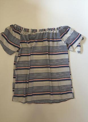 Блузка с открытыми плечами