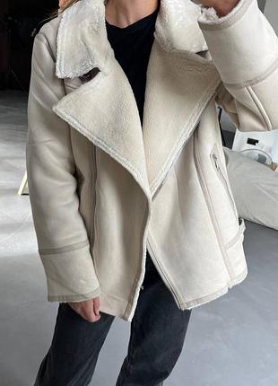 Жіноча дублянка бежевого кольору