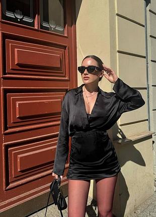 Платье zara черная атласная с красивым декольте новое