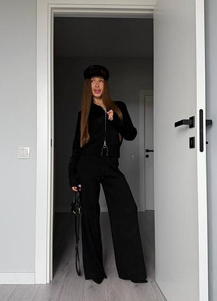 Стильный женский брючный костюм