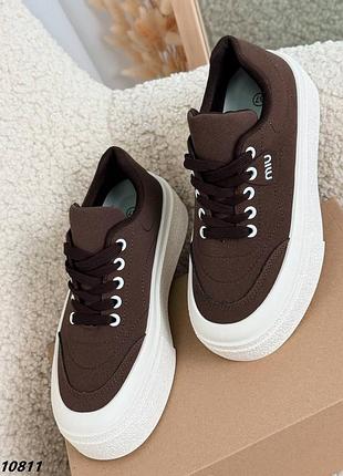 Очень крутые кеды - кроссовки цвета шоколад на высокой светлой подошве