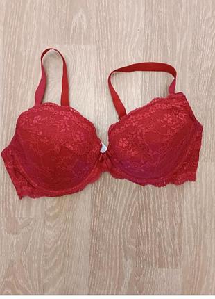 Бюстгальтер жіночий.