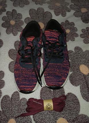 Кросівки
кросівки