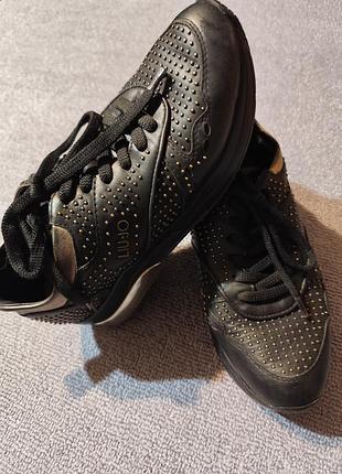 Фирменные кожаные кроссовки