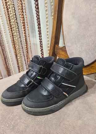 Черевики ,на дівчинку 30 розмір ,,стелька 20 см