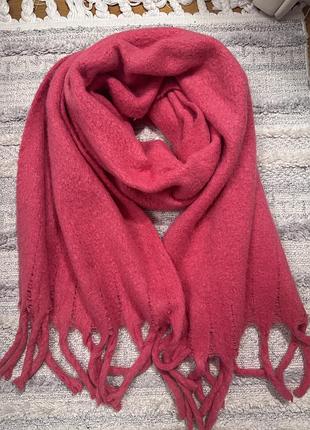 Акцентний затишний шарф