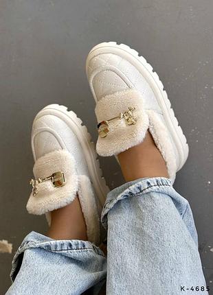 Лоферы женские зимние с мехом тедди молочного цвета кожаные