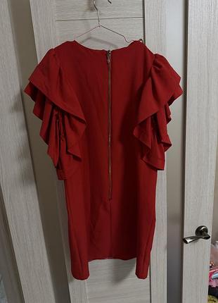 Коротка червона кукня