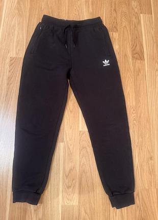 Спортивні штани підійдуть і дівчинці і хлопчику .