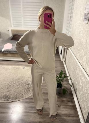 Жіночий трикотажний костюм