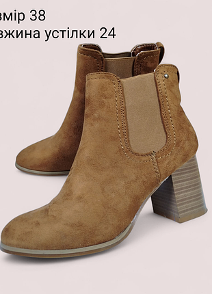 Женская обувь,на небольшом каблуке в отличном состоянии 
38 р