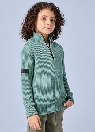 Шикарний светер з горловиною next