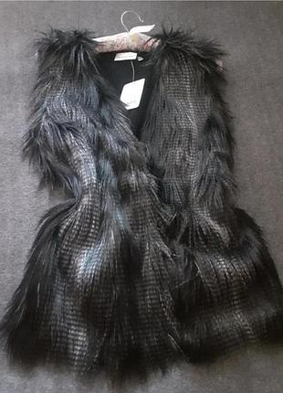 Брендовая жилетка с мехом