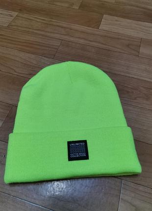 Яскрава шапка