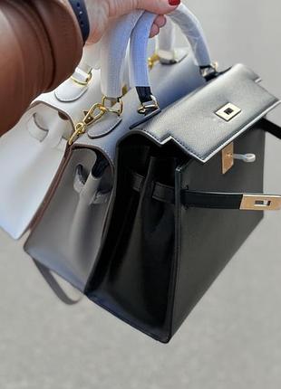 Сумка жіноча білого кольору