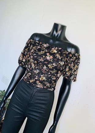 Чёрный кружевной кроп-топ new look с цветочным принтом, открытыми плечами, uk 10 (eu 38)
