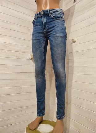 Красивые брендовые джинсы 28\32 новое состояние