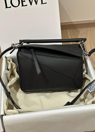 Женская черная кожаная сумка loewe puzzle edge лоева на молнии