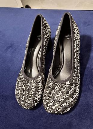 Нарядні туфлі zara