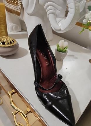 Кожаные туфли лодочки 39р