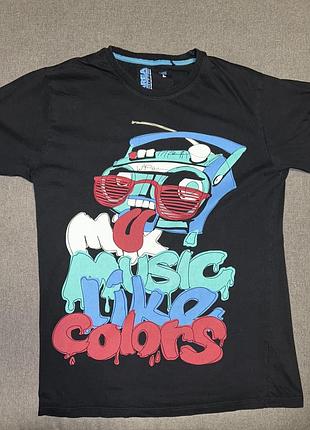 Чорна футболка розміру l