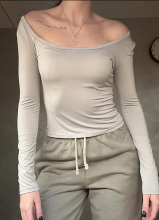 Кофта с открытыми плечами 2
