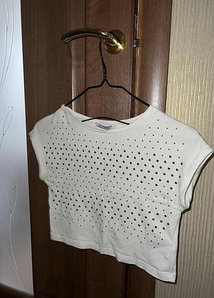 Білий топ оздоблений стразами/півсферами