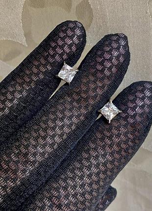 Срiбнi пусети з муссанiтами «принцеса»