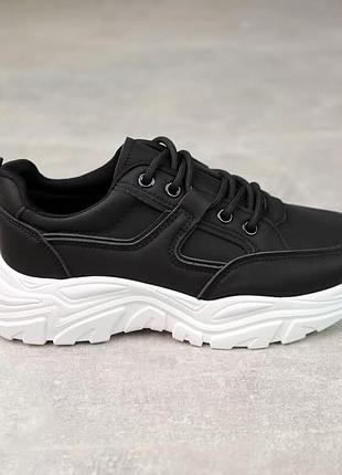 Женские черные кроссовки на платформе