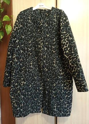 Тепле пальто на підкладці на кнопках